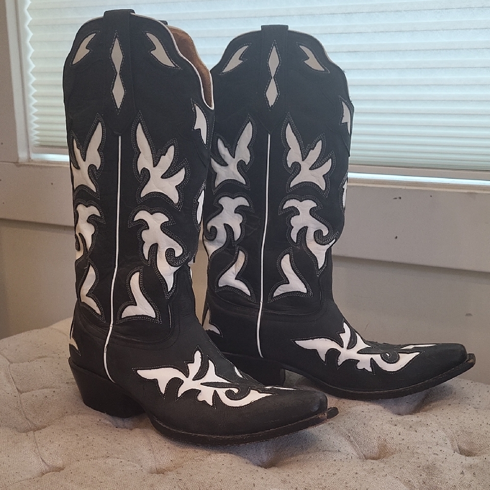 Johnny Ringo Black and White Heel Boots